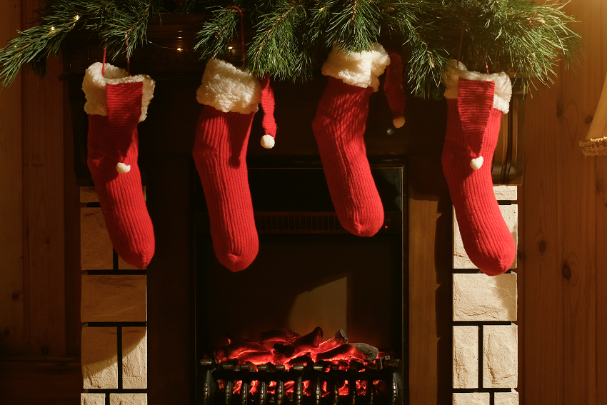 Bas de noël accrocher au foyer - Familiprix